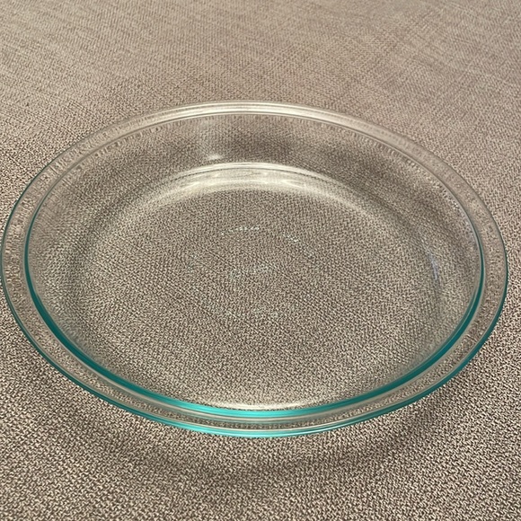 Pyrex 9” Round Pie Plate Clear Glass with Blue Tinted Rim - Picture 6 of 8